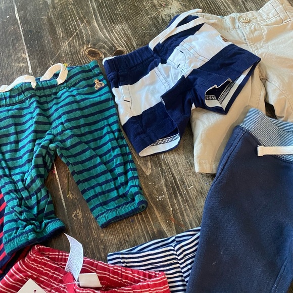 13 pairs of baby BOY pants! Leggings, jeans khaki's & one pair of shorts 💙🤍💙 - Picture 6 of 7